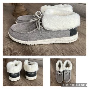 Womens size 9 Hey Dudes